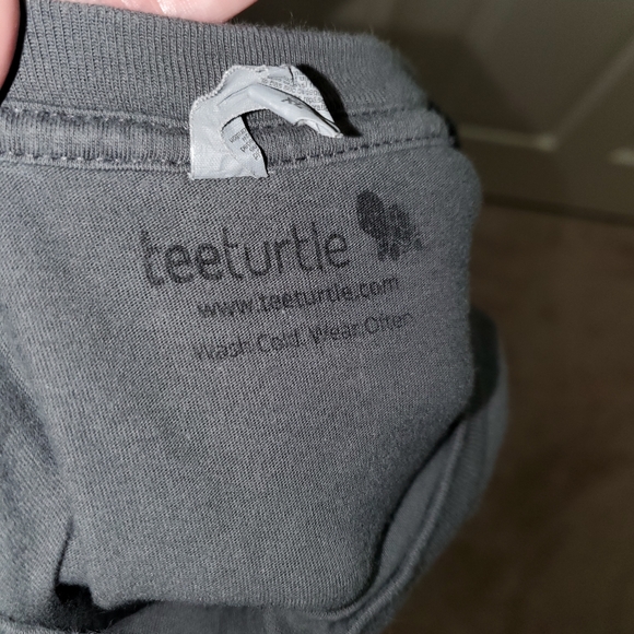 Teeturtle XL famous pawthors authors graphic tee - Picture 6 of 6